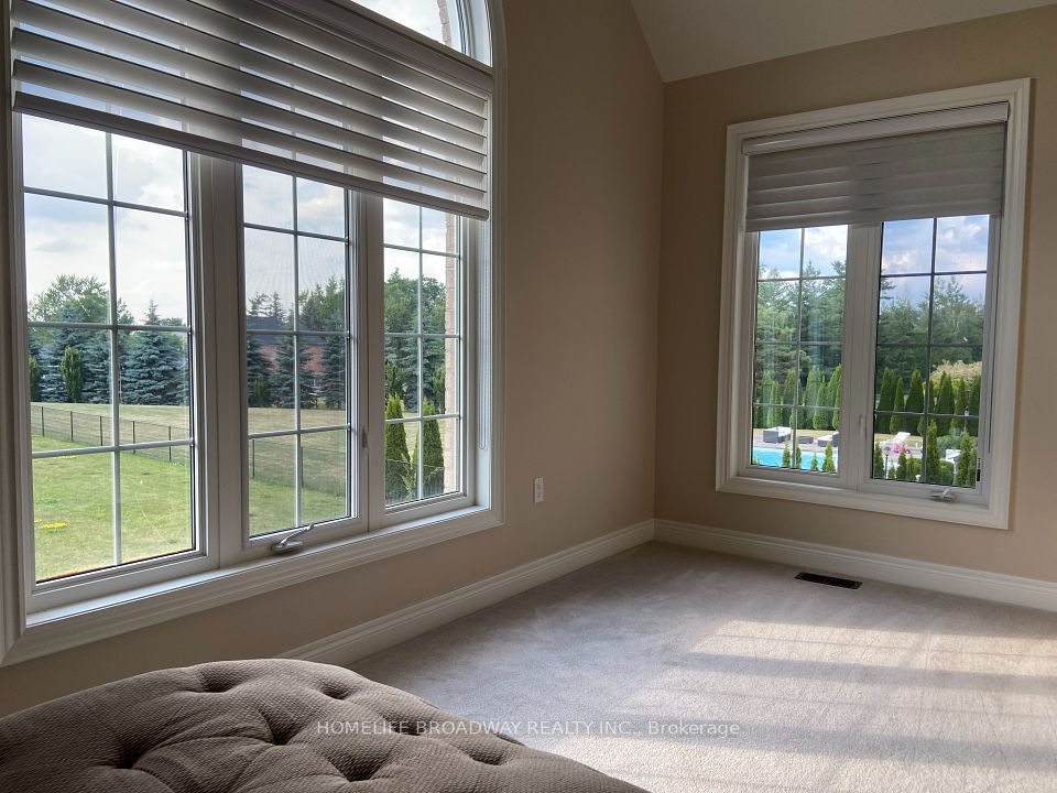 Sitting Area with Overlooking the Backyard