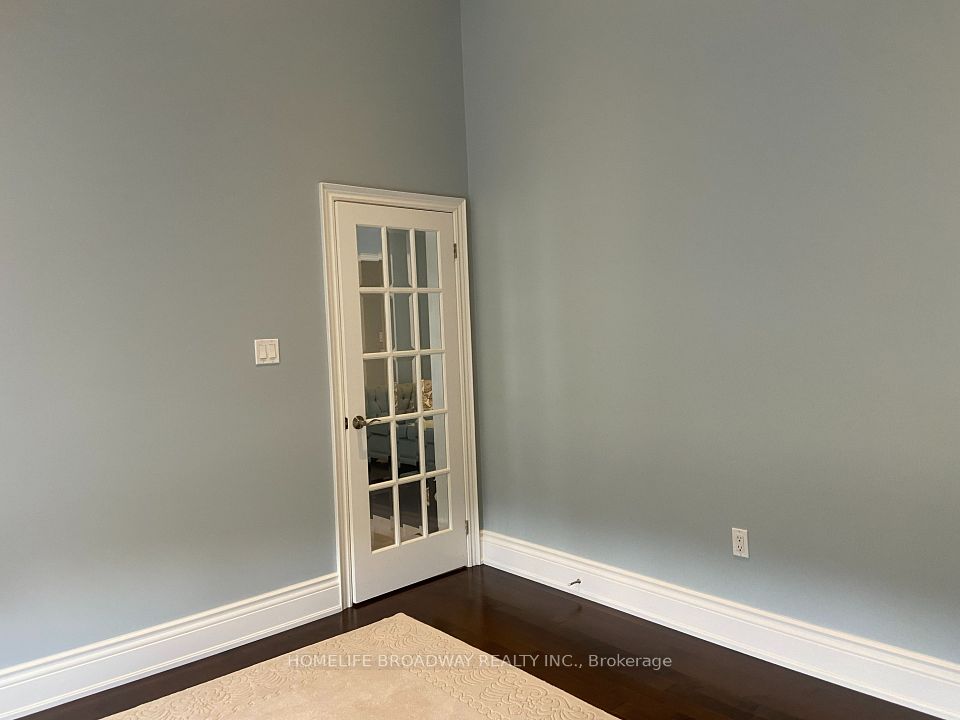 Ground Floor with High Ceiling