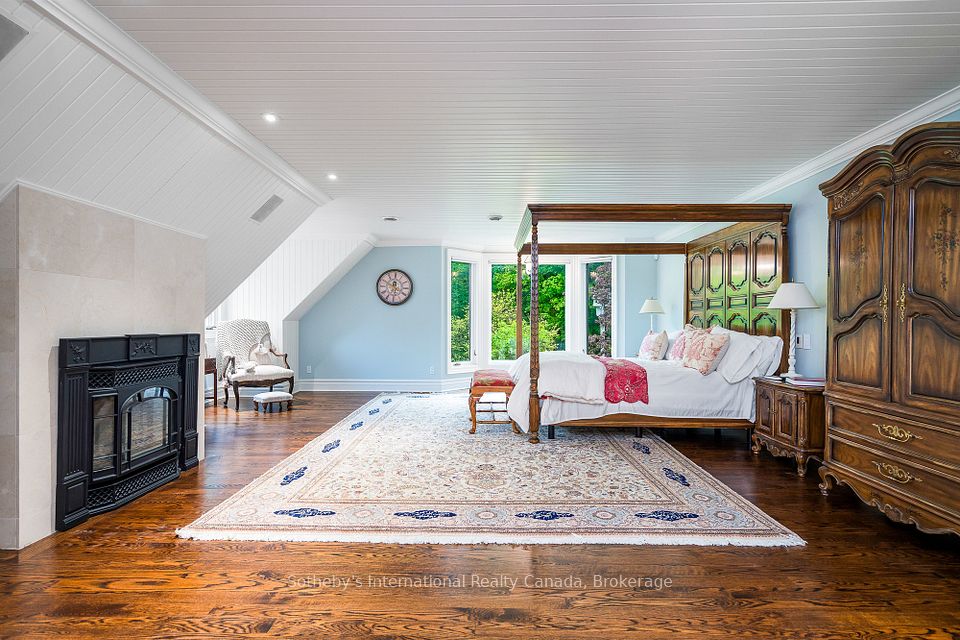 Primary in Main with 2 walk ins and ensuite