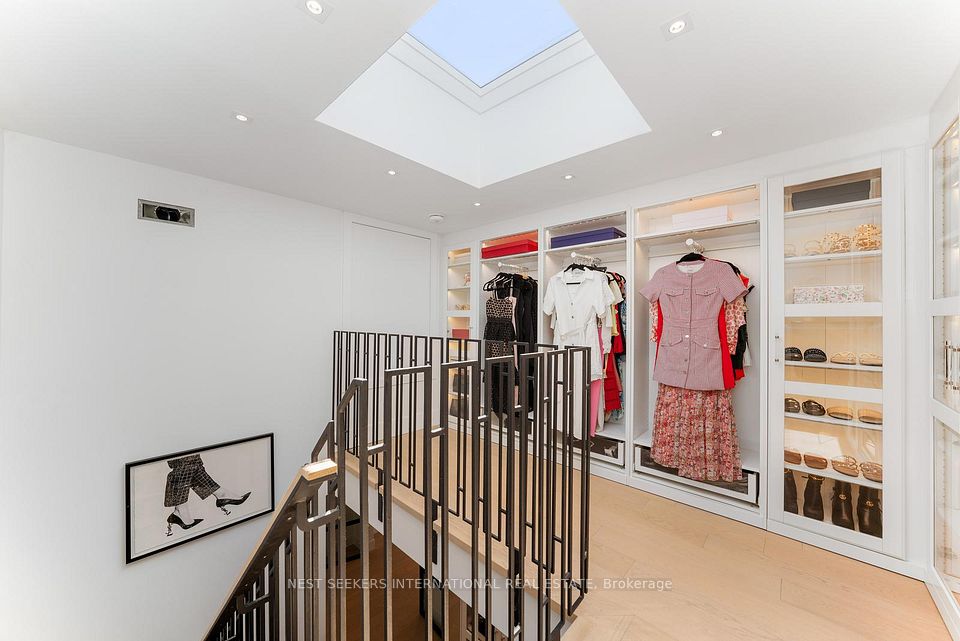 2 Level Dressing Room