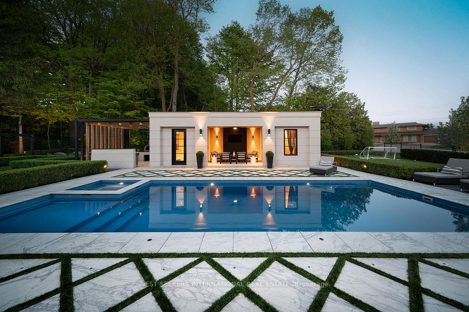 Cabana w ,Kitchen Bar, Sauna, & 3pc Ensuite Bath