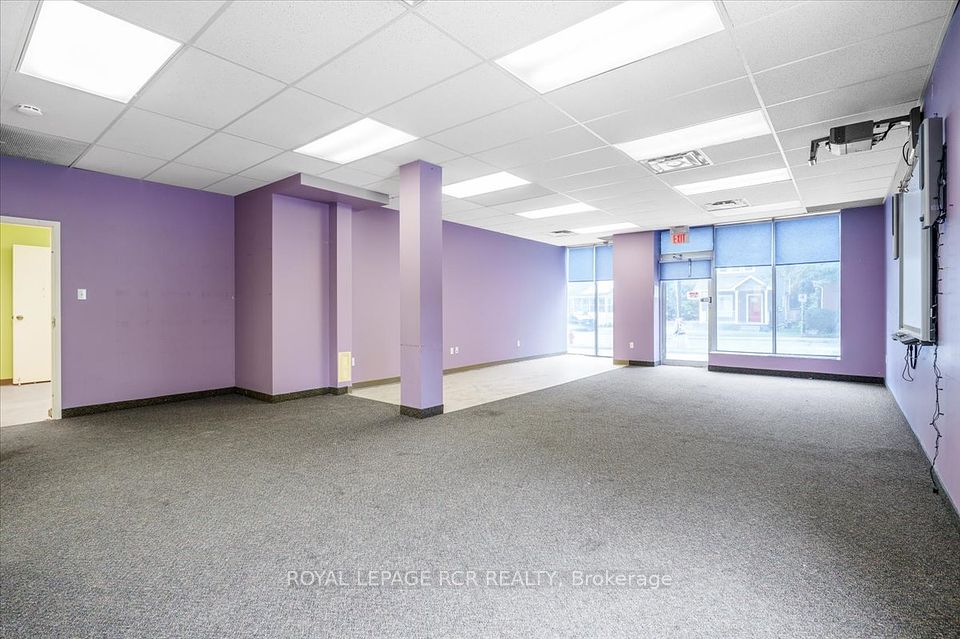 Huge front room, west side