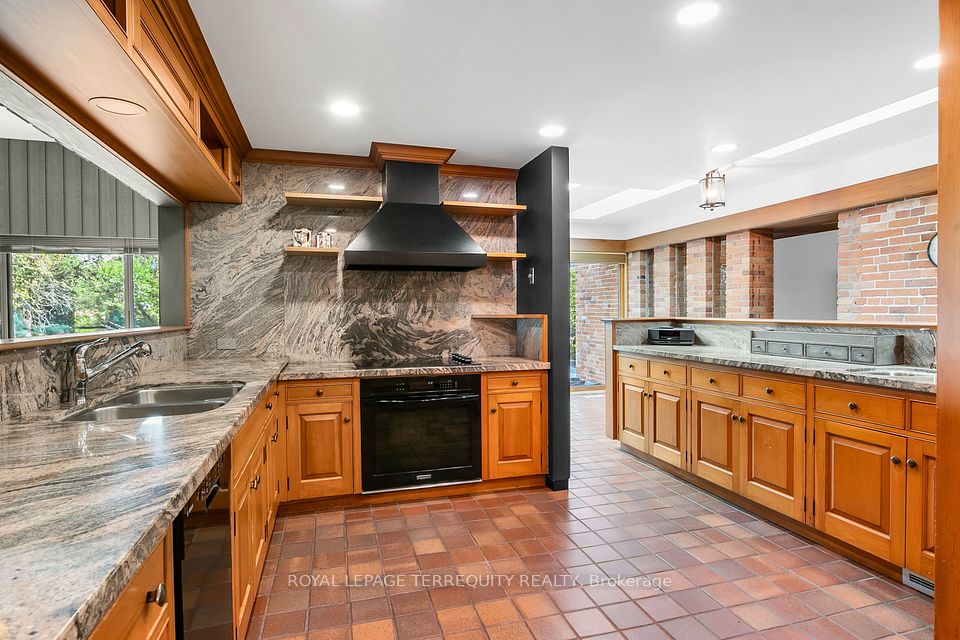 Modern Kitchen with Granite Counters/Backsplash