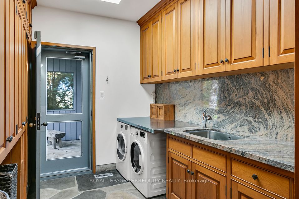 Laundry Room/Mudroom Entrance Off Kitchen
