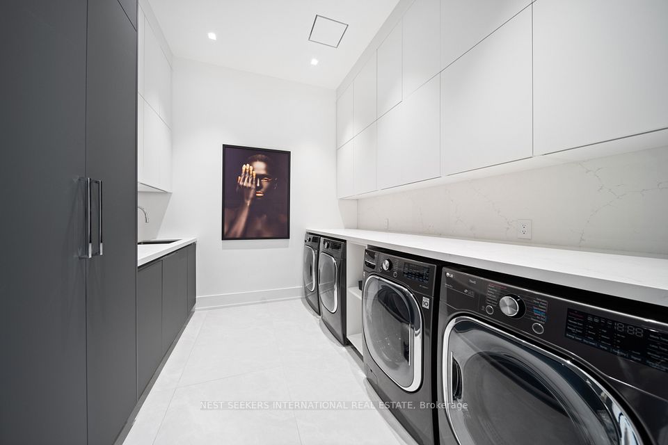 Four Seasons Room w Floor to Ceiling Glass Door