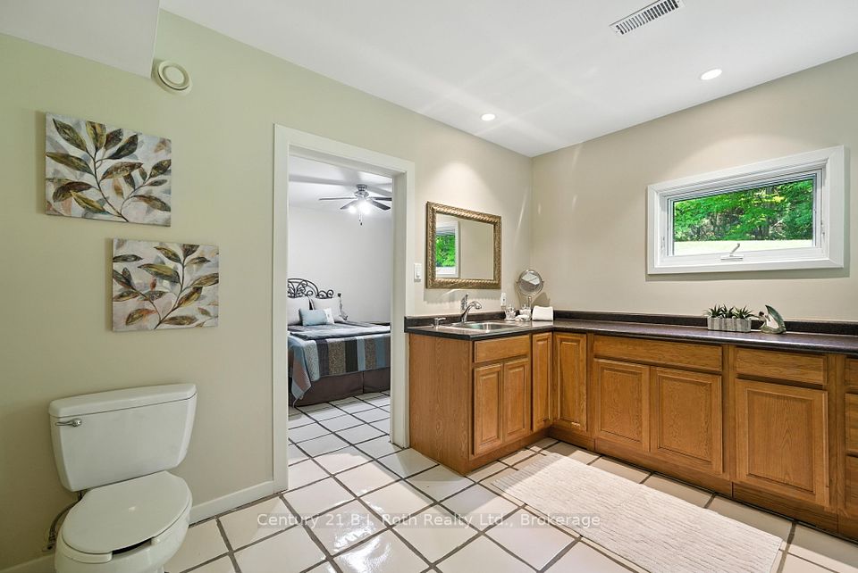 LL Semi Ensuite off 3rd bedroom