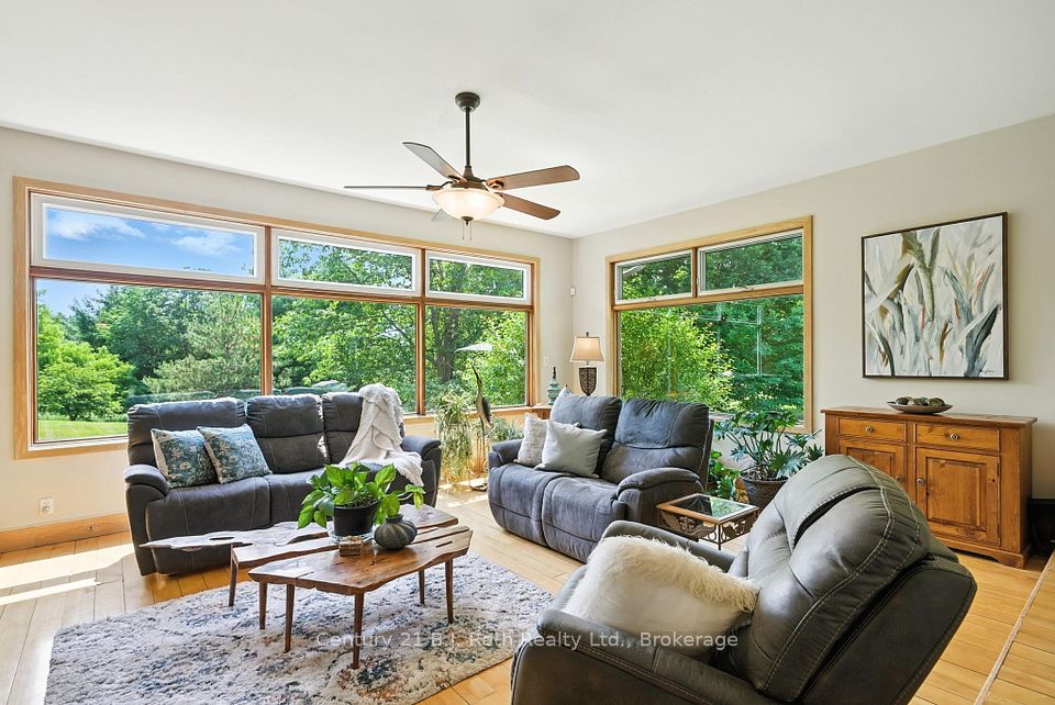 Great Rm with Panoramic Views