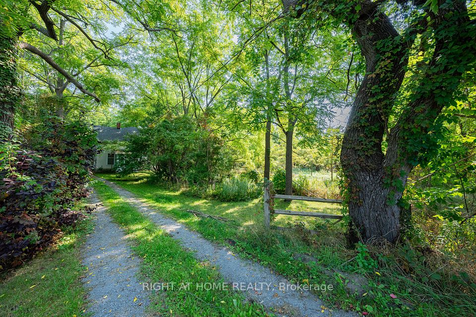 Long private driveway