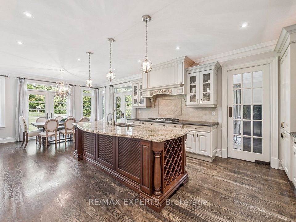 Custom Made Kitchen! Hardwood Floor, Portlights!