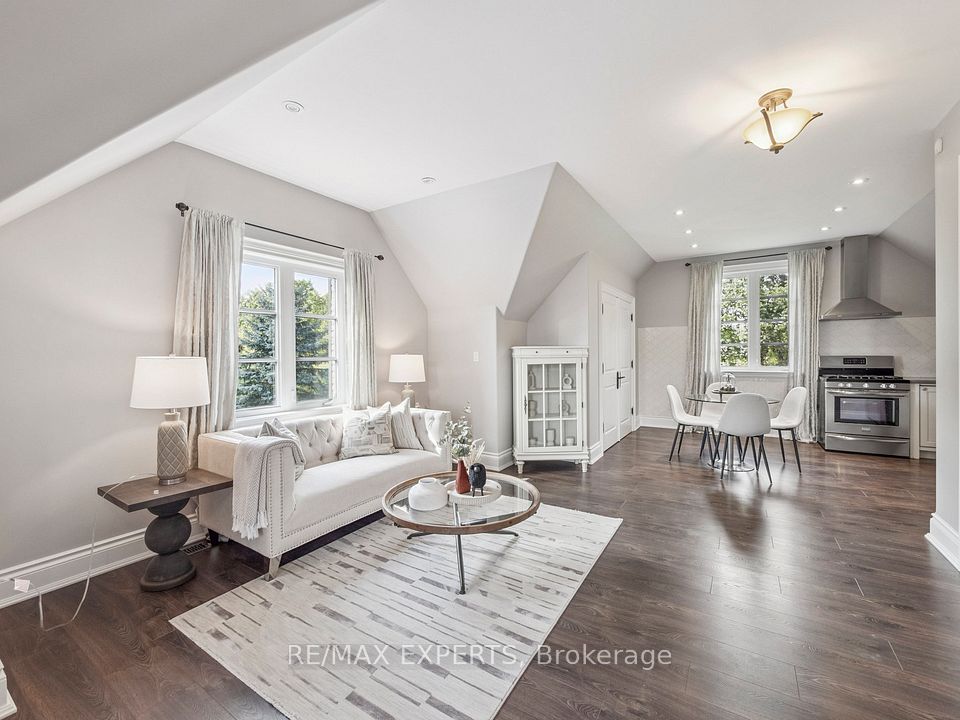 Nanny's Room ! Hardwood Floor! Portlights!