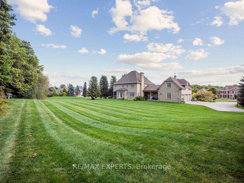 Enjoy  Incredible Life Style in Fairfield Estates