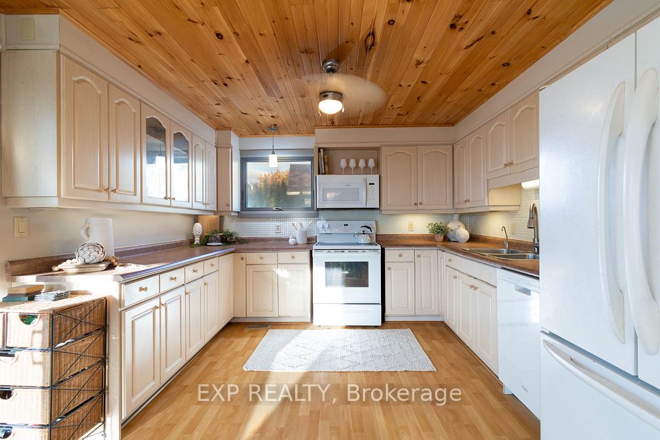Bright & Cheerful Kitchen