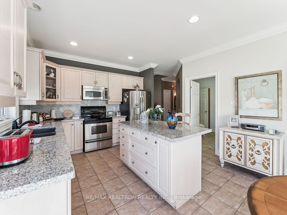 Centre Island With Breakfast Bar Granite Counter