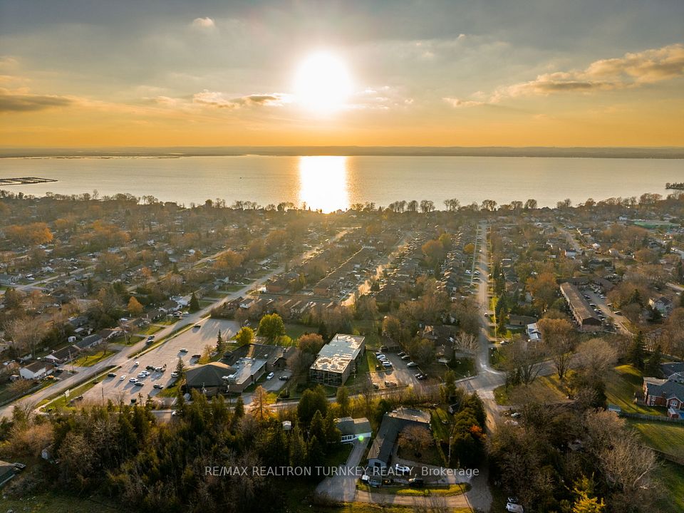 Only a short walk to Lake Simcoe