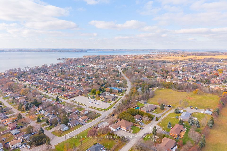 All of Keswick's amenities close by