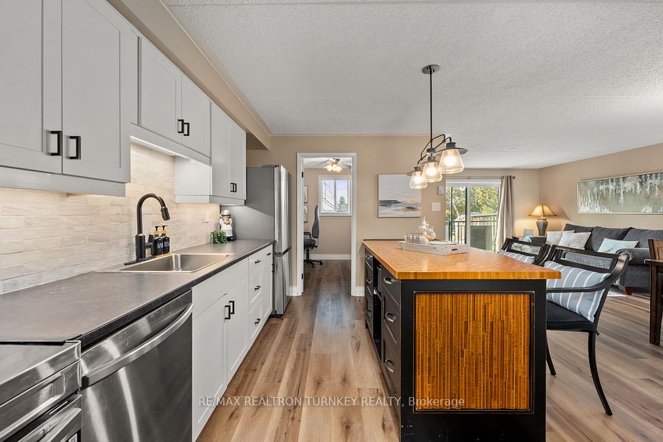 Open Concept just under 1000sqft