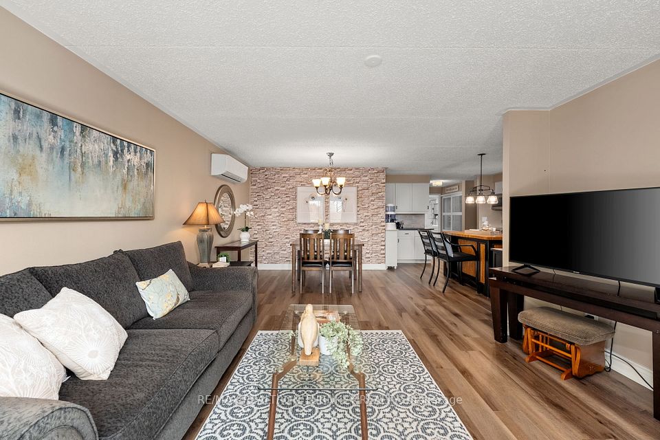 Bright & spacious layout