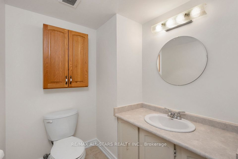 2 Piece ensuite to Primary