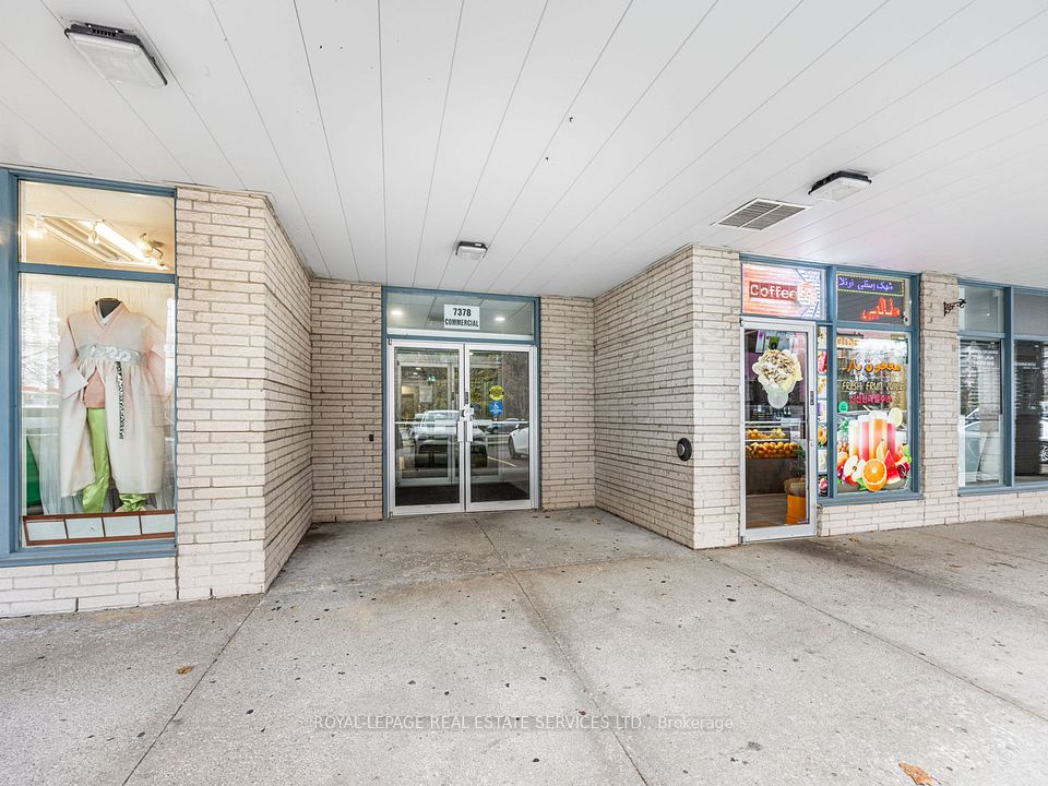 FRONT CENTRE ENTANCE