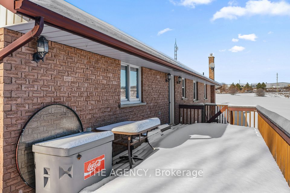 Large upper deck with access to garage