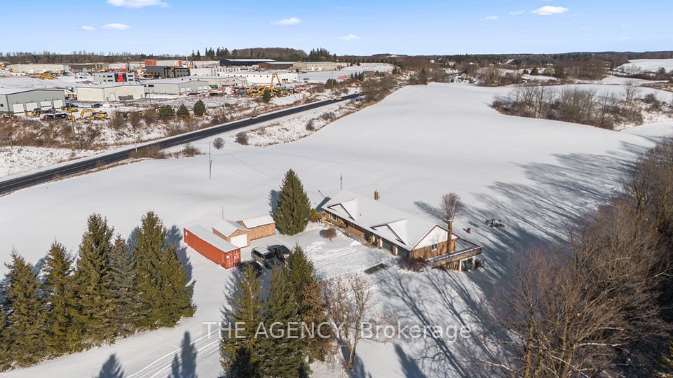 5 min drive to Old Elm GO Station