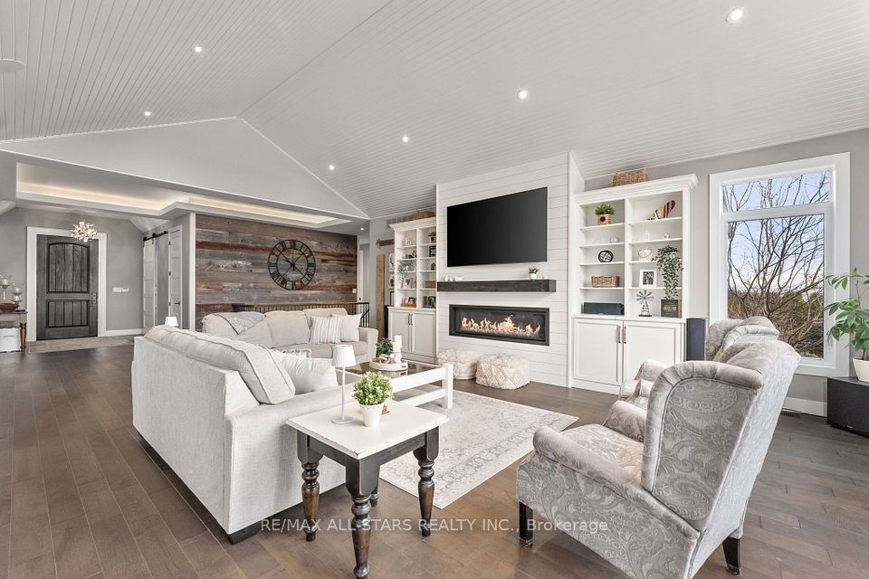 Cozy up to the 4ft linear fireplace