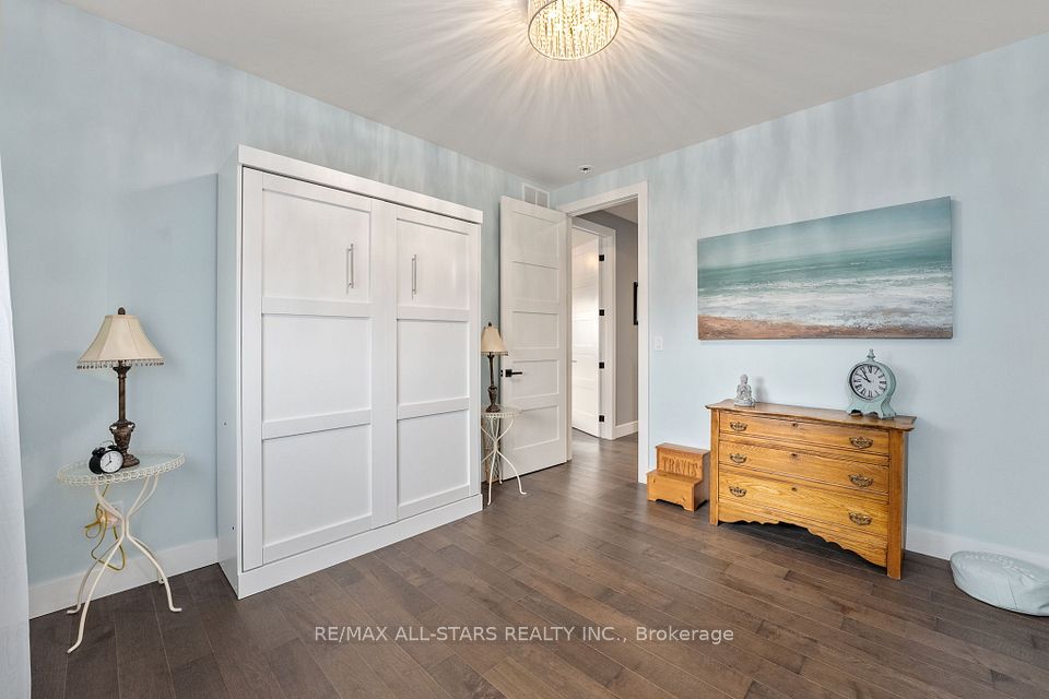 Second Bedroom with Murphy Bed for extra space