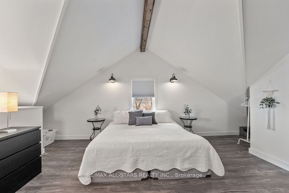 Relaxing 6 person Sauna with cooling porch