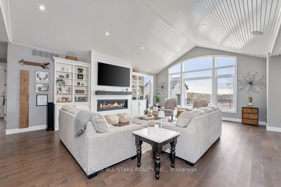 Great Room with 13 ft ceilings