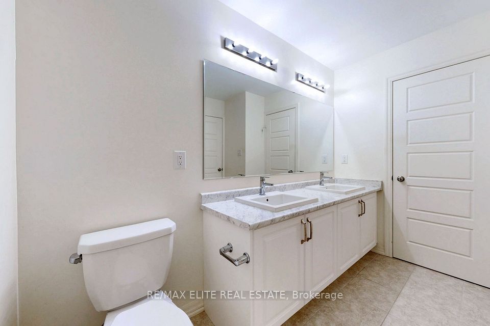 Shared Bathroom Second Floor