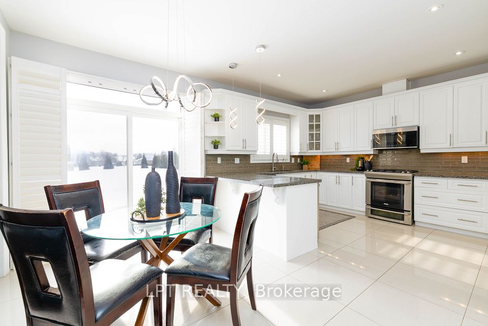 Bright & Cheerful Kitchen