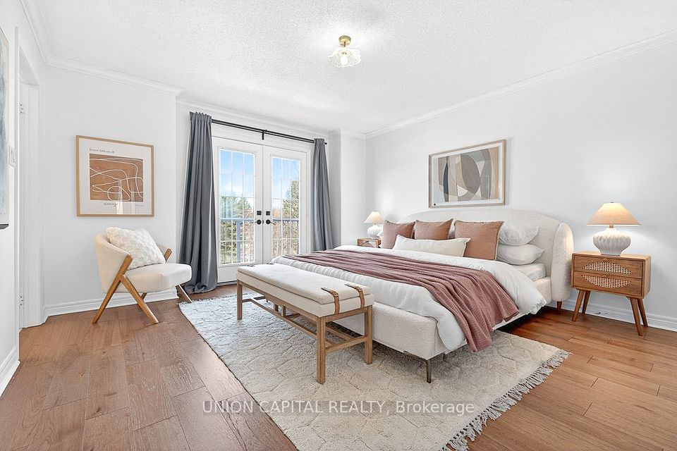 HUGE MASTER BEDROOM OVERLOOKING THE RAVINE
