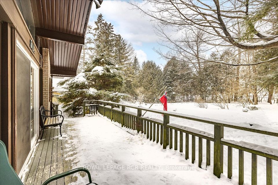 Front deck overlooking yard