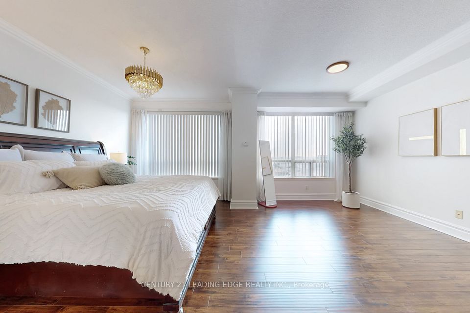 Spacious Prim Bedrm W/ Ensuite Bath & W/I Closet