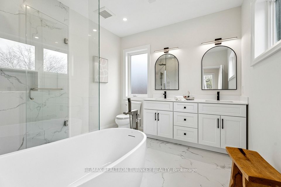 Spa-inspired 5-piece ensuite