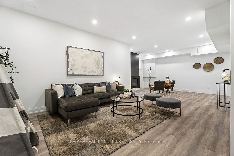 Pot lights & smooth ceilings throughout