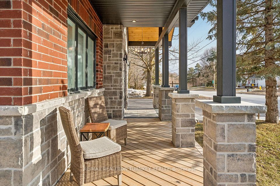 Large deck for seamless indoor/outdoor living!