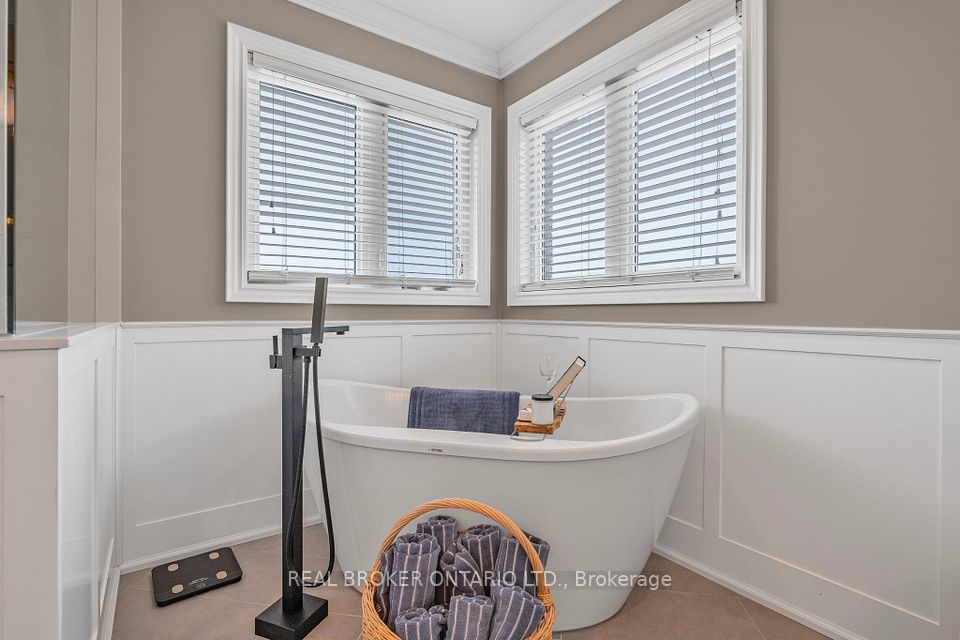 Separate Tub & Heated Floors