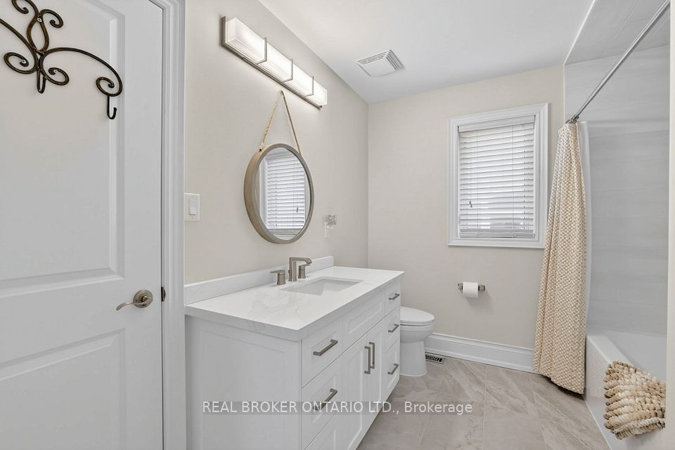 Updated Main 4 Piece Bathroom