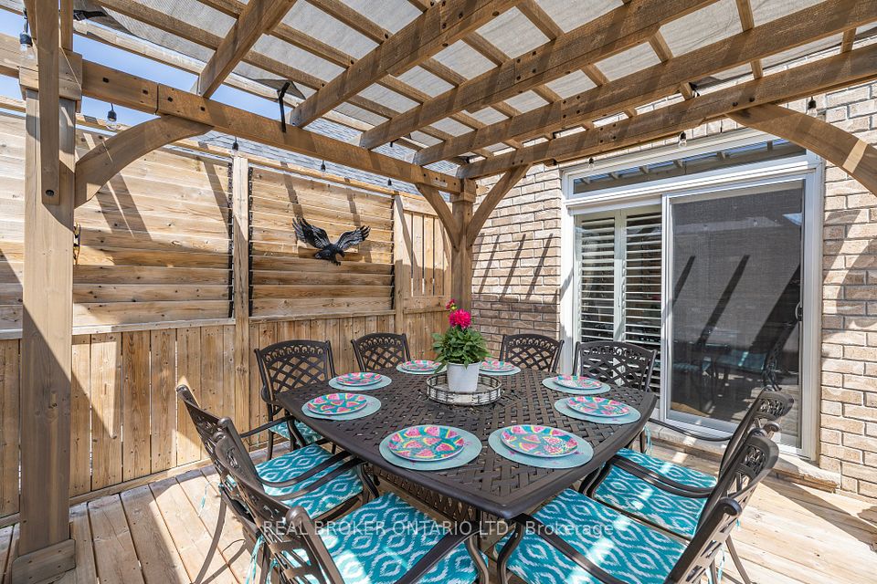 Spacious Outdoor Deck