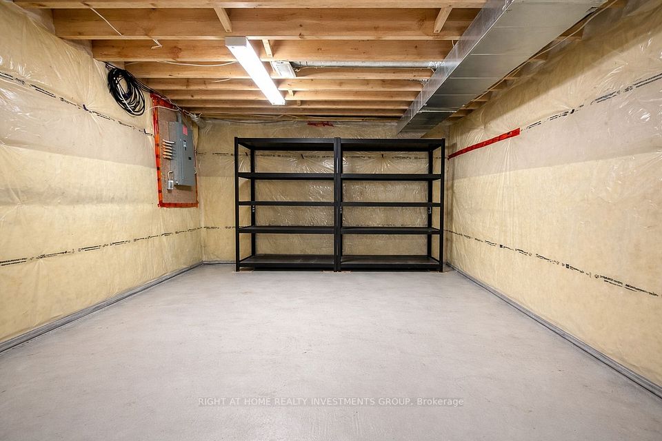 Unfinished Area - Perfect  for Office/Sauna/Gym