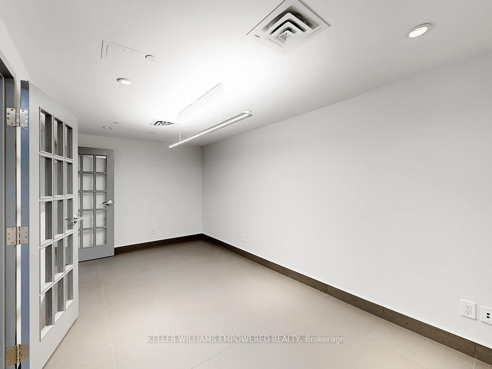 N13114024/N13114024-23.jpg