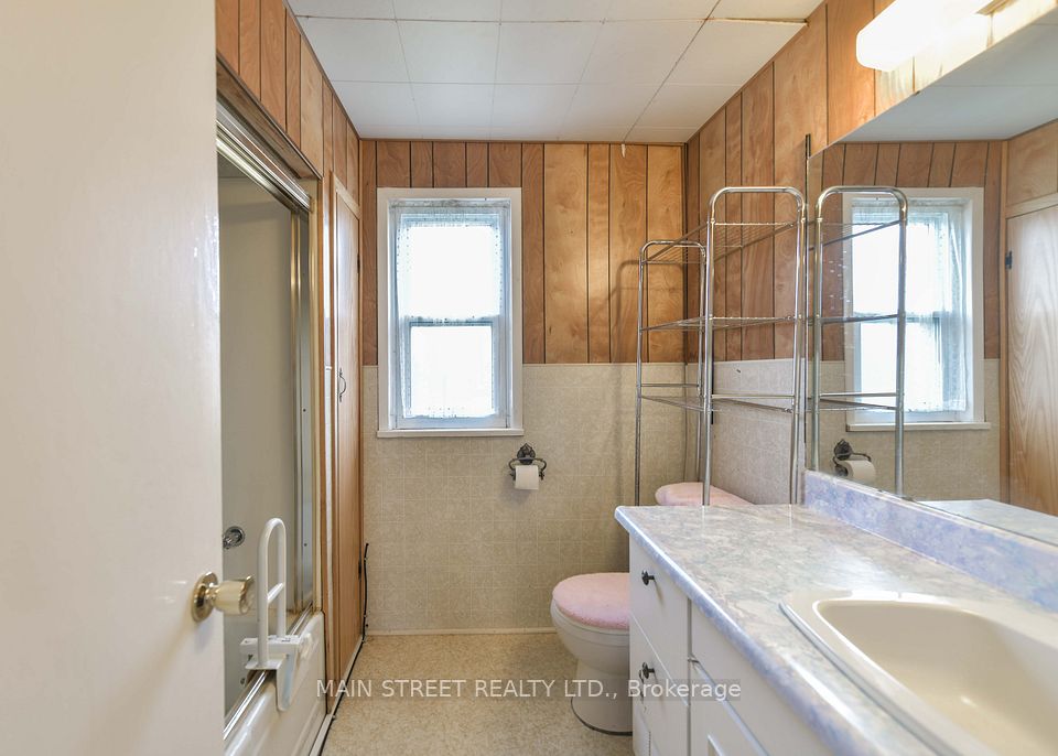 4 pc bath upper floor