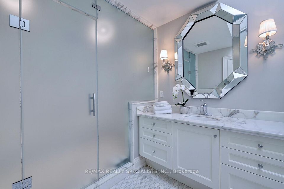 W11971617/W11971617-36.jpg.