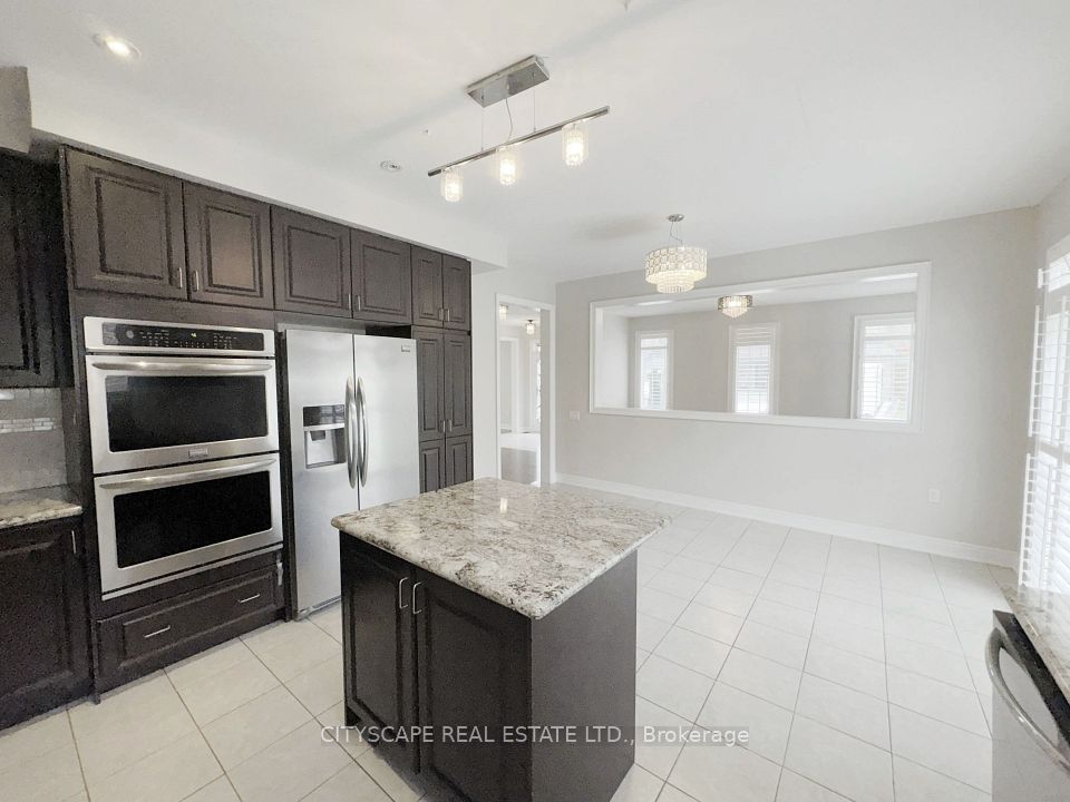 Kitchen & Eat-In-Breakfast