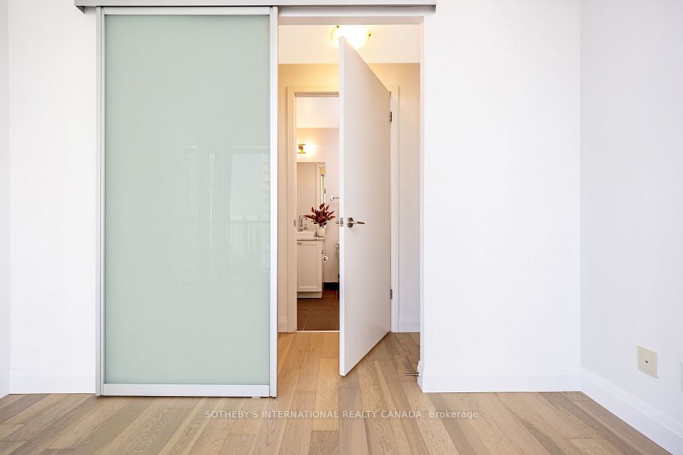 ensuite privilege from primary bedroom