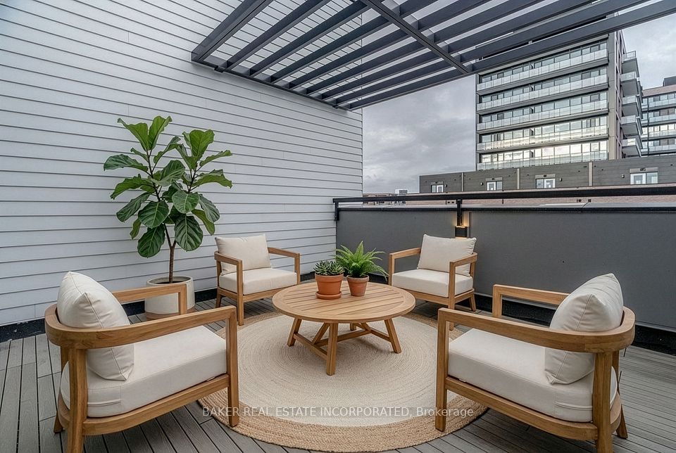 3rd floor - Deck - Staged