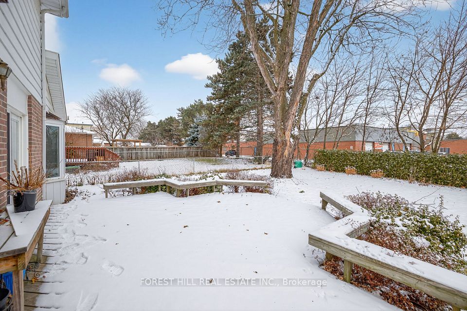 large seprate laundry rm with storage closets