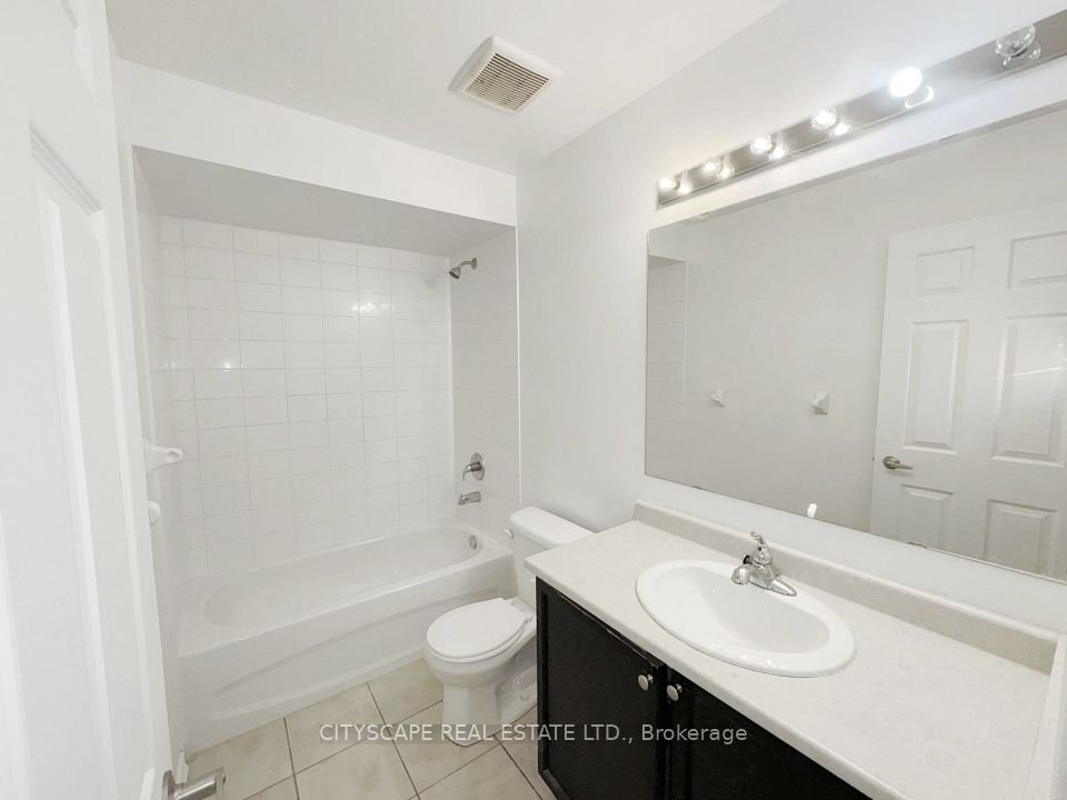 2nd Floor 4pc Main Bathroom