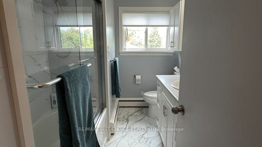 main floor 4 piece bath